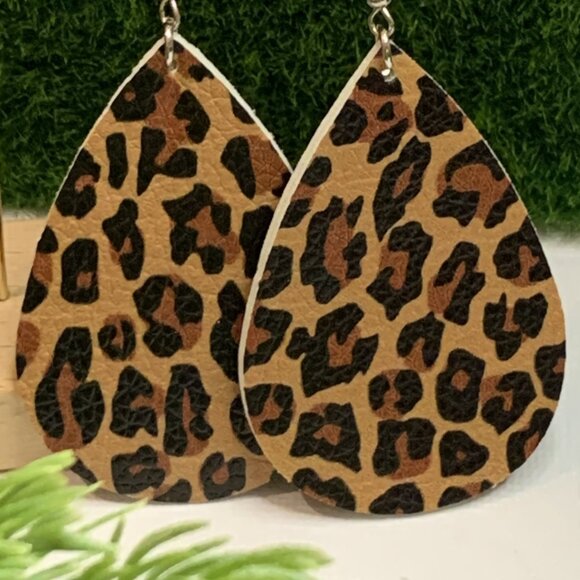 Leopard Print Earring, Leopard Earring, Animal Print Jewelry, Gift Idea, Safari - Picture 1 of 5